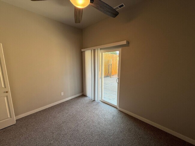 Building Photo - 1330-1334 SW 8th Ave Triplex/crema102-626