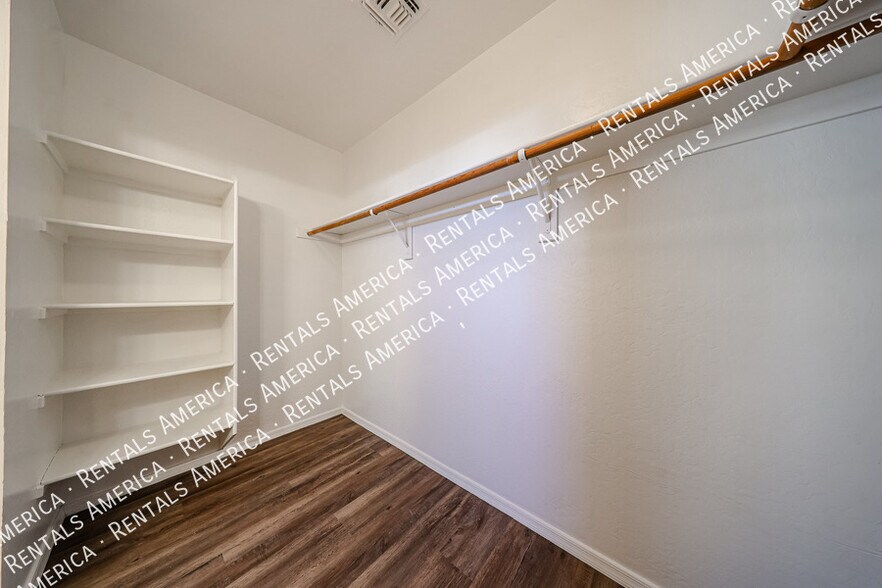 Building Photo - 138 N 153rd Ave