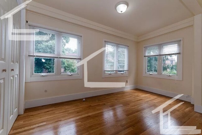 Building Photo - Huge 3 bedroom near Brookline with In-unit...