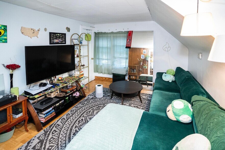 Living Room - 2211 E Holt Ave