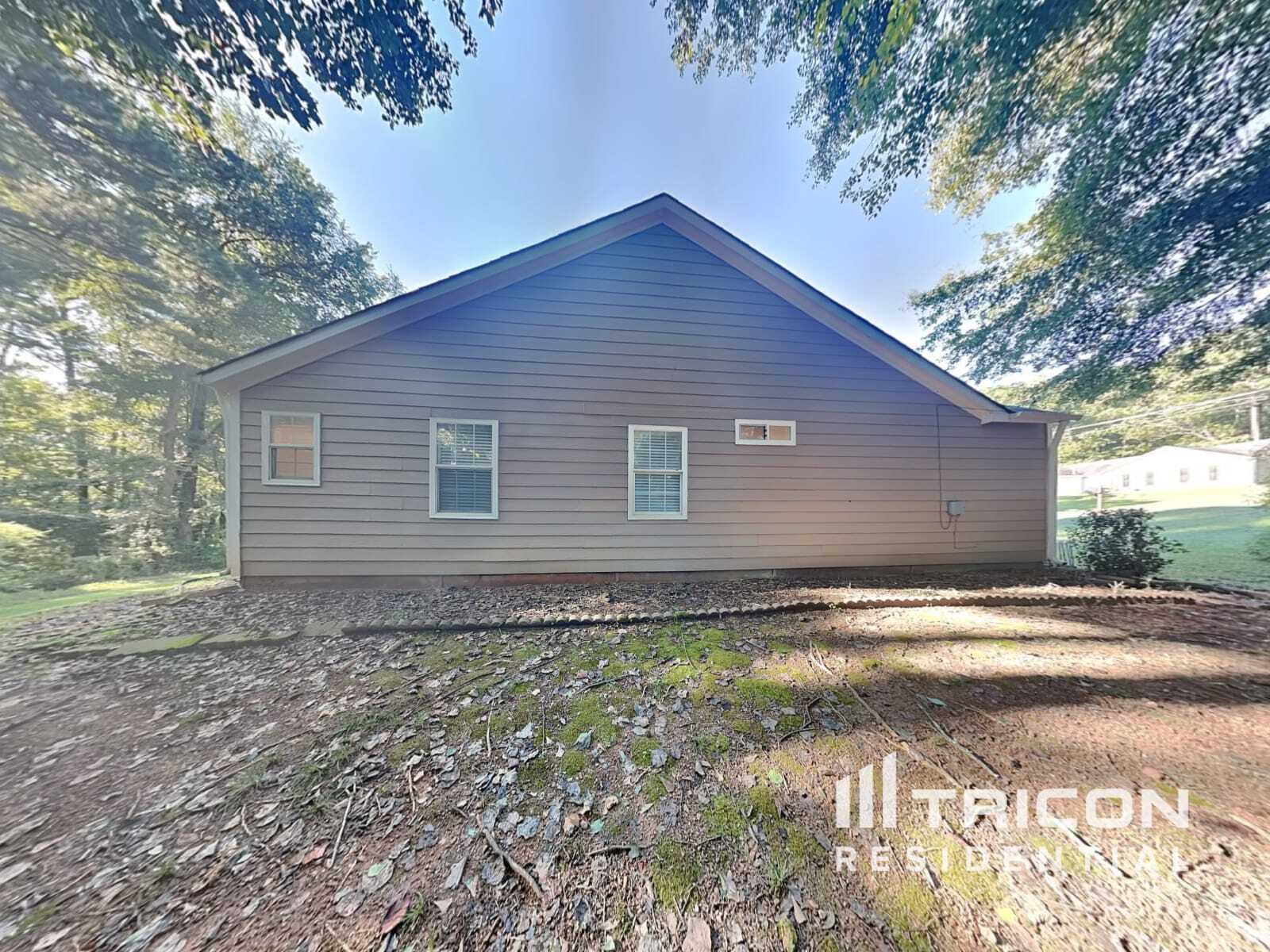 Building Photo - 3734 Windy Hill Dr SE