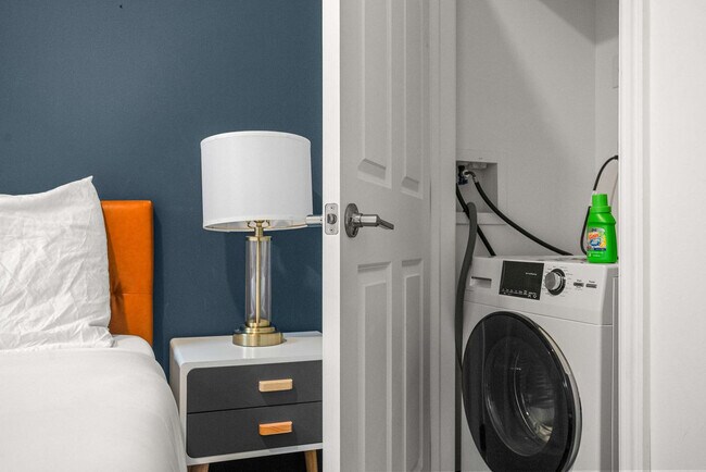 Building Photo - 209 9th St