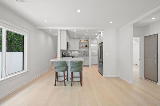 Building Photo - 619 Westmount Dr