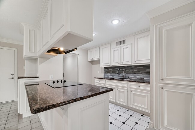 Building Photo - 14238 Pinewest Dr