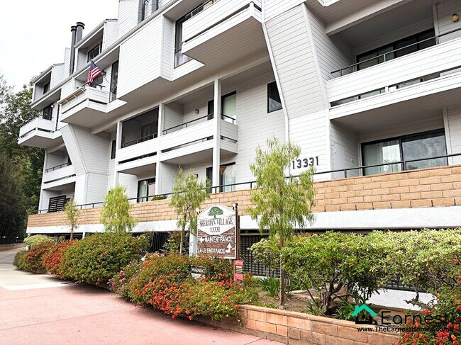 Primary Photo - Spacious 2-Bedroom Upper-Level Condo in Pr...