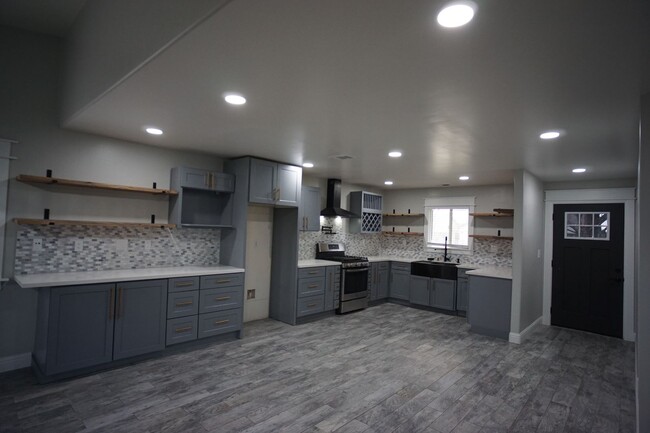 Building Photo - Darling Home in Campus Park Area!