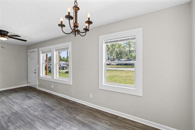 Building Photo - 1831 Catalina Dr