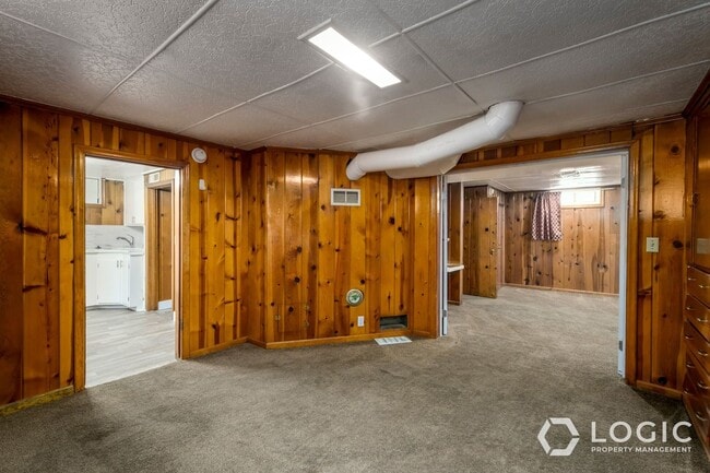 Building Photo - 654 32nd St