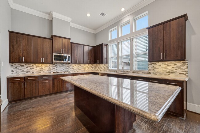 Building Photo - 10917 Upland Park