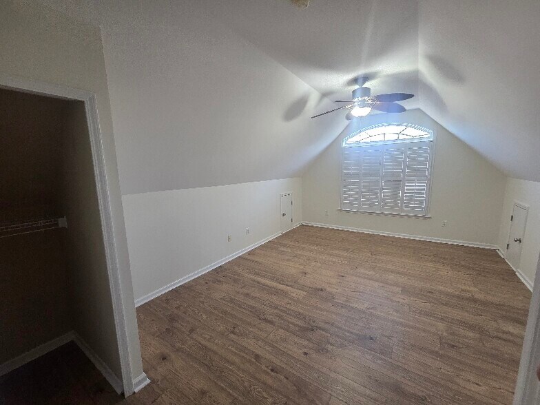 Building Photo - 418 Rosemeade Ct