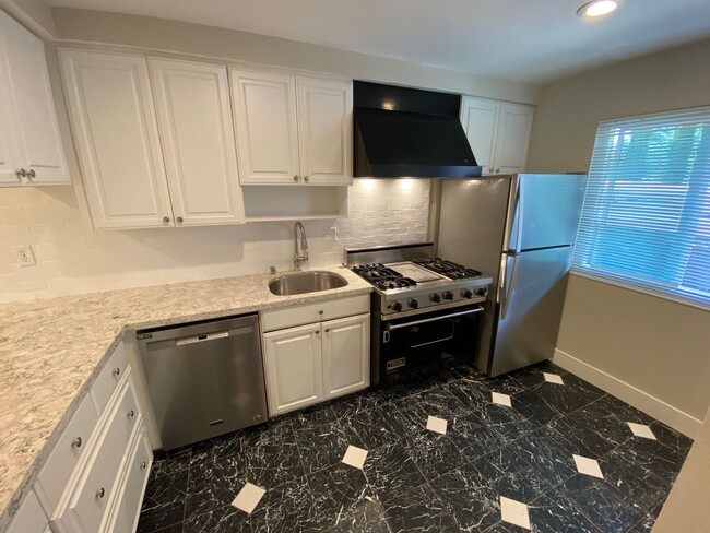 Building Photo - 2 Bed 1.5 Bath Condo In Moraga *Remodeled*