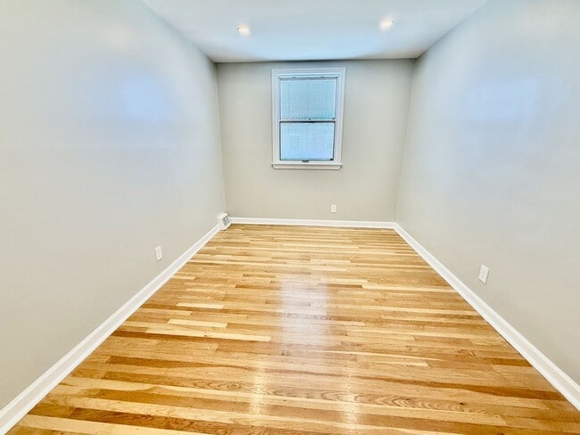 Building Photo - RARELY Offered completely RENOVATED PACKER PARK 3 Bedroom/2.5 Bath HOME w/ Central AC-HARDWOOD Fl...