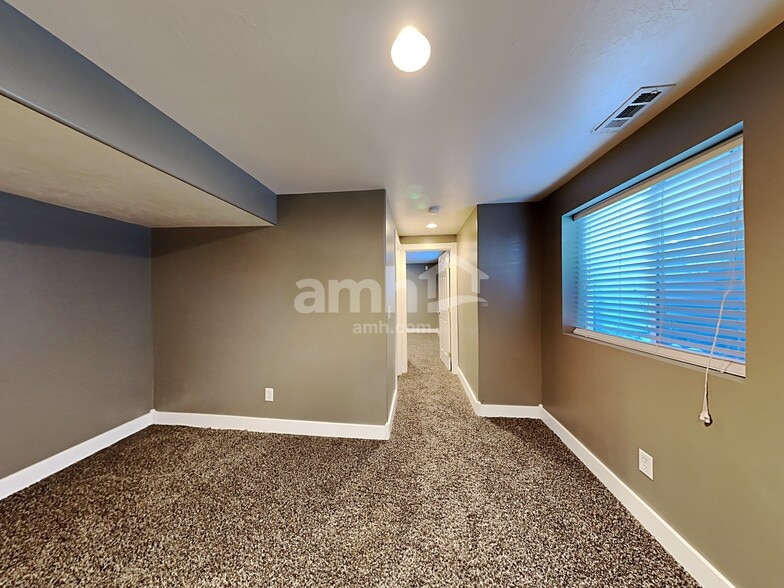 Building Photo - 52 S 1660 W