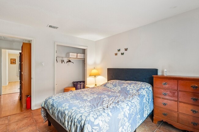 Building Photo - 1723 Sullins Way