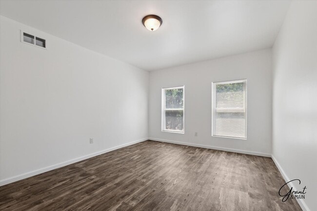 Building Photo - $1,995 - North End 4 Bedroom/ 1.5 bathroom...