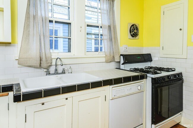 Building Photo - 720 S Park Ave