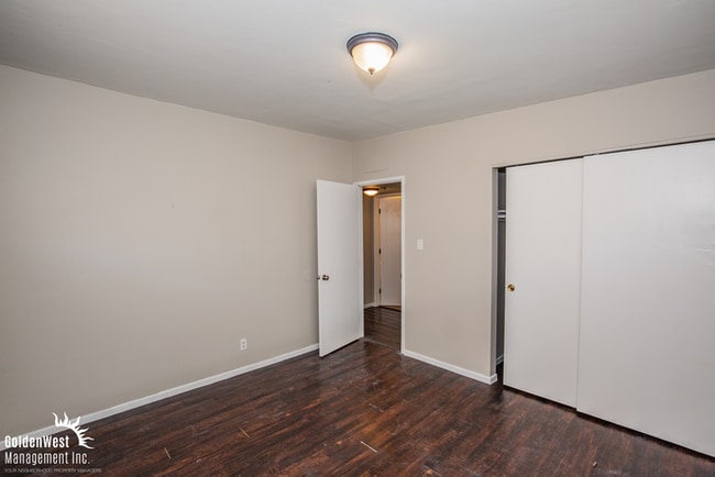 Building Photo - Charming & Spacious 3Bdm 2Ba Home with Private Yard in Las Vegas.