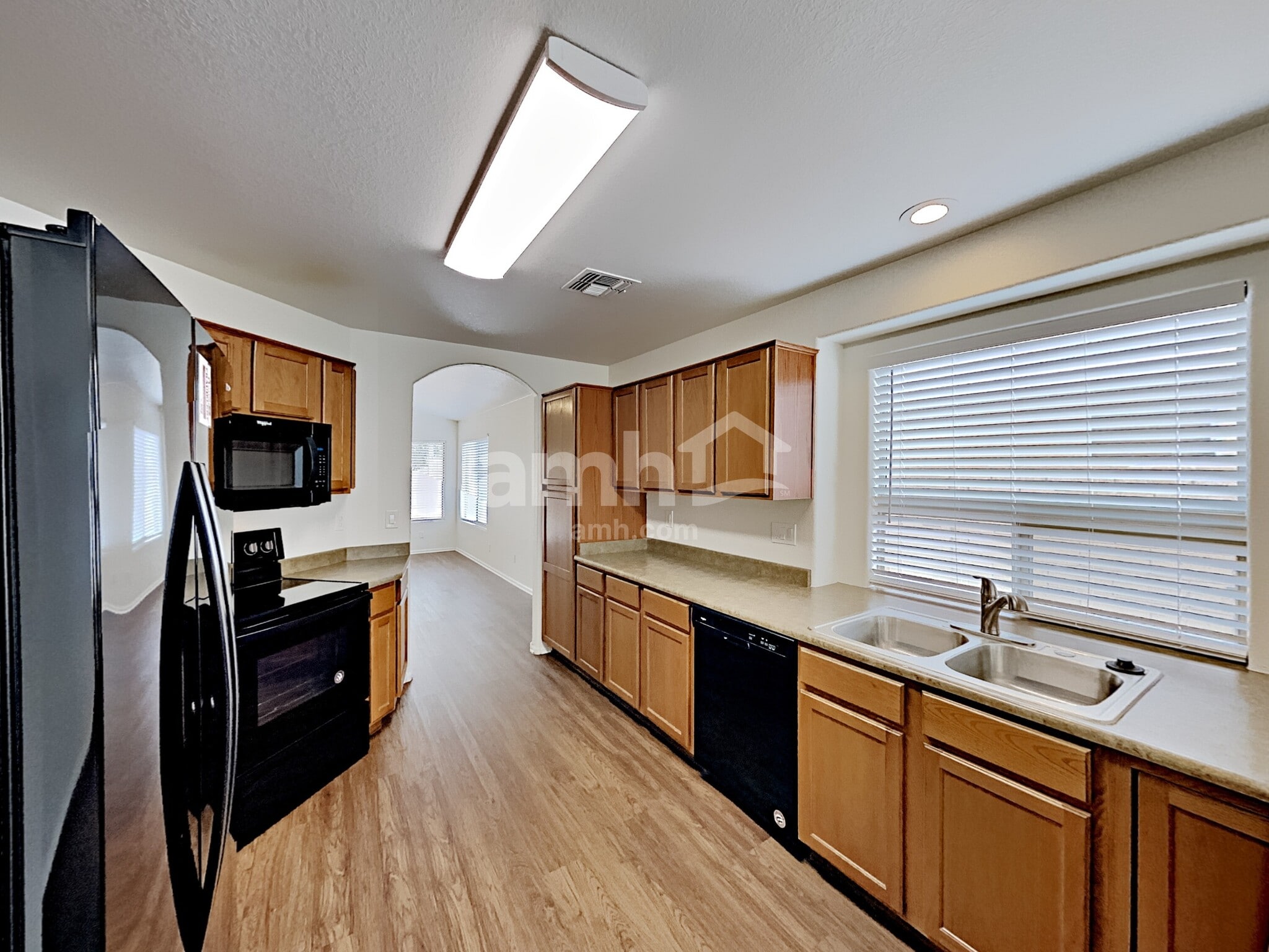 Building Photo - 15848 W Linden St