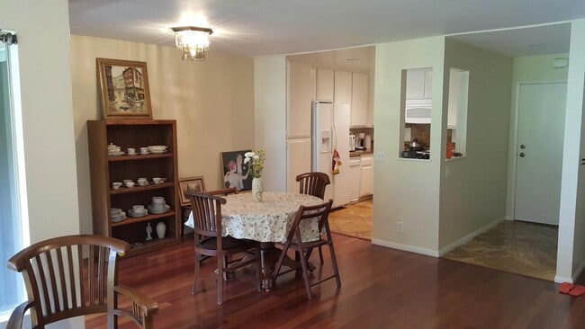 Building Photo - 10325 Caminito Cuervo