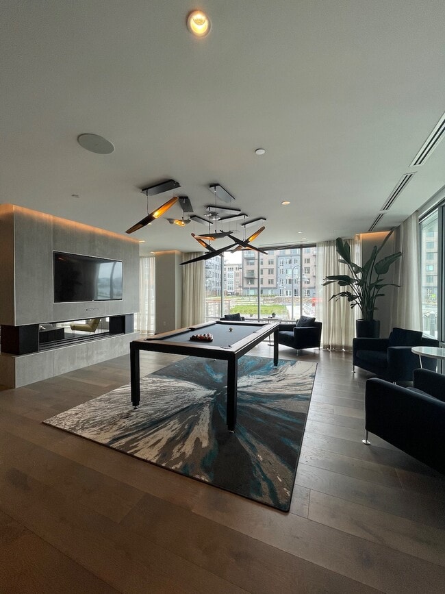 Building Photo - 45 Lewis St