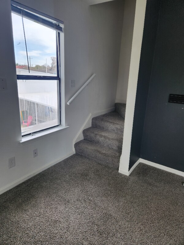 Building Photo - 225 A View Ave