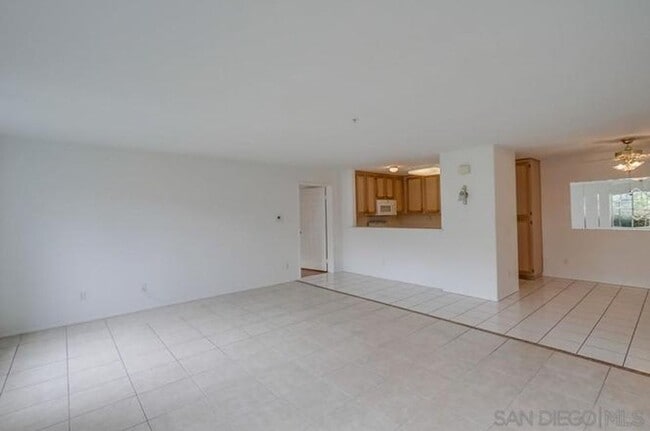 Building Photo - 2-bed, 2-bath Condo in San Diego's Linda Vista/Fashion Valley Area.