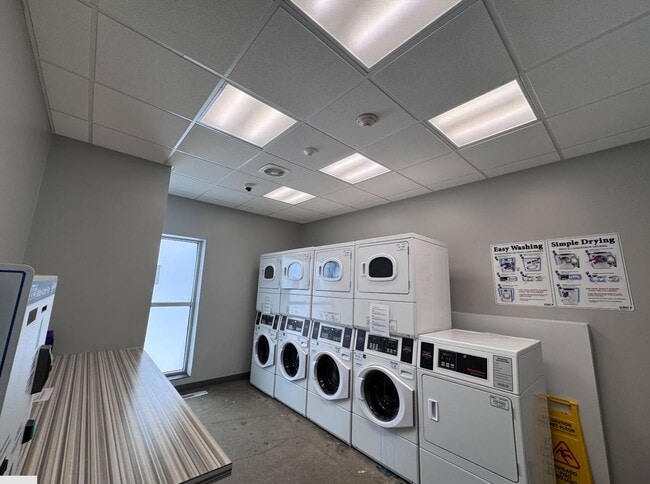 Building Photo - Cozy 1BR Hideaway at Campus Edge