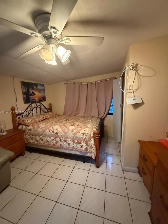 Primary Photo - 18670 Belview Dr