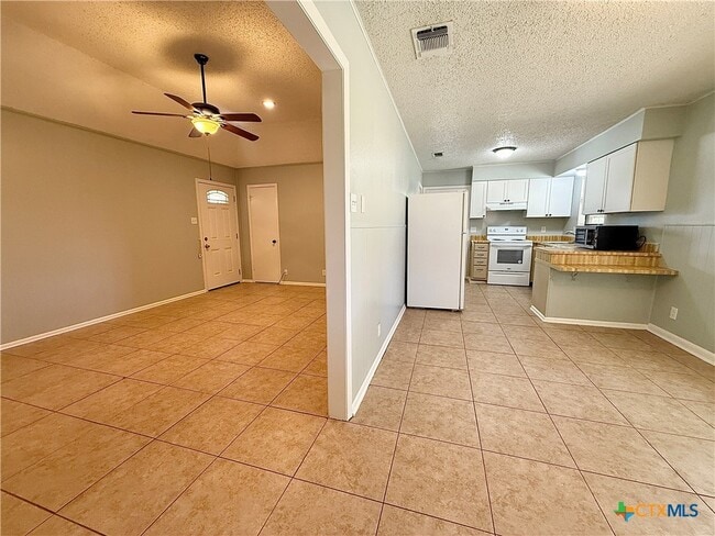 Building Photo - 705 Woodcrest Cir