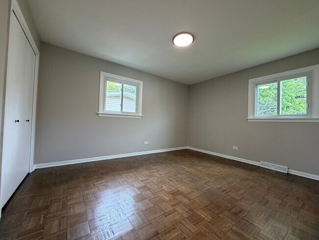 Building Photo - 705 W Fitzhenry Ct