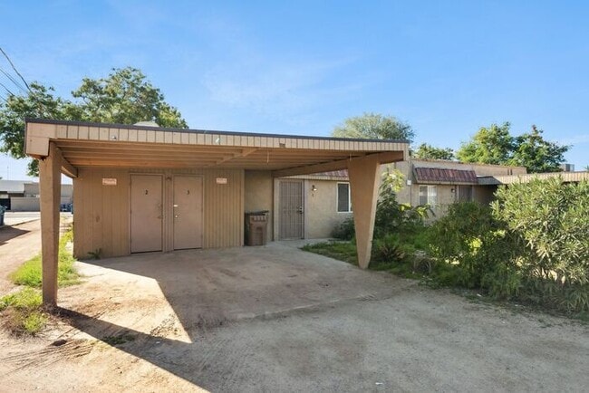 Building Photo - 1480 E 29th Ave