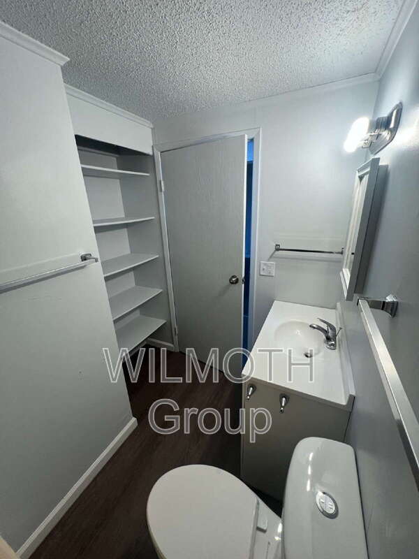 Building Photo - 2000 Indianapolis Rd