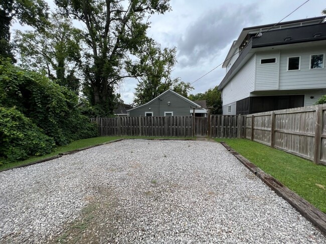 Building Photo - FIRST MONTH FREE with a 24-month lease and signed by 4/15/26.