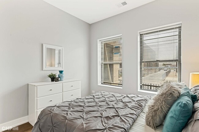 Building Photo - 414 E 44th St