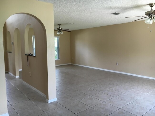Building Photo - 1793 Sawgrass Dr SW
