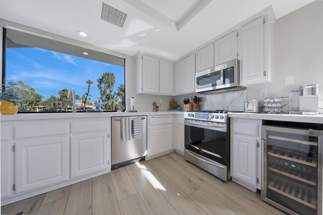 Building Photo - 236 Castellana S