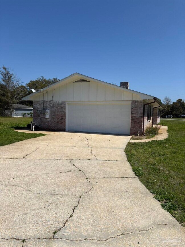 Building Photo - 1824 Iris Ln