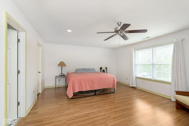 Building Photo - 266 E Pine Ridge Dr