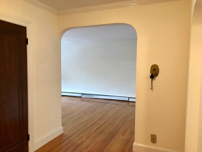 Building Photo - 14 Mt Ida St