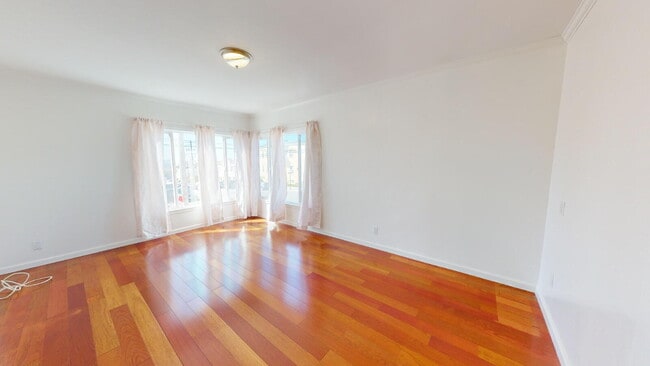 Building Photo - Charming Outer Sunset Single Family Home w...