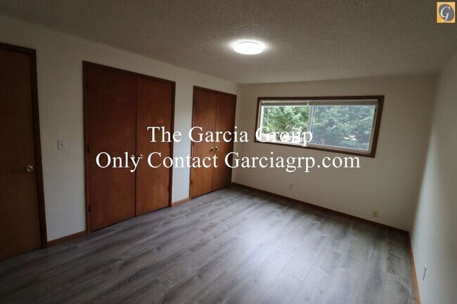 Building Photo - 581 Holmes Ln