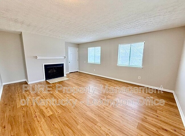 Building Photo - 3772 Camelot Dr