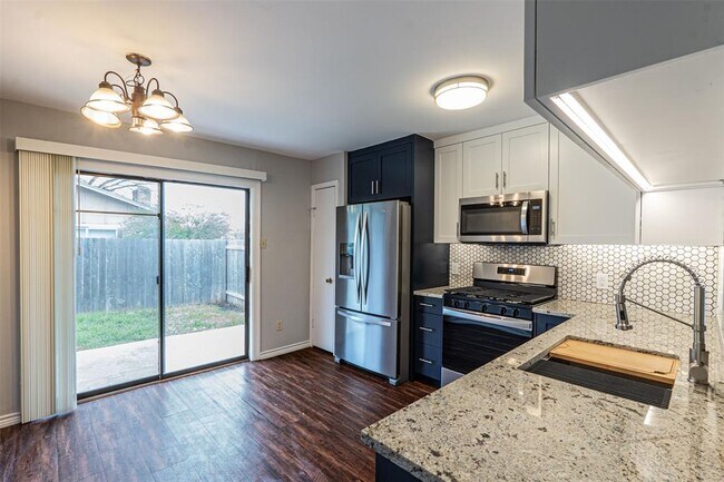 Building Photo - 304 W William Cannon Dr