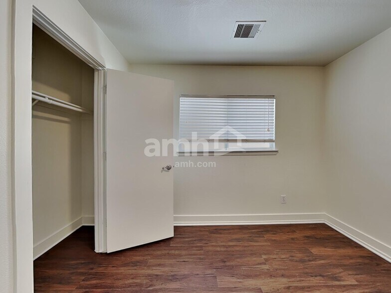 Building Photo - 26880 Haileys Mnr