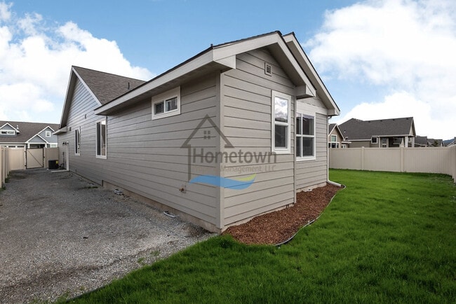 Building Photo - Brand New 4 Bed 2.5 Bath Home in Post Falls!!
