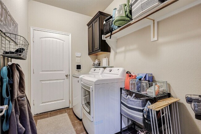 Building Photo - 714 Lone Star Court