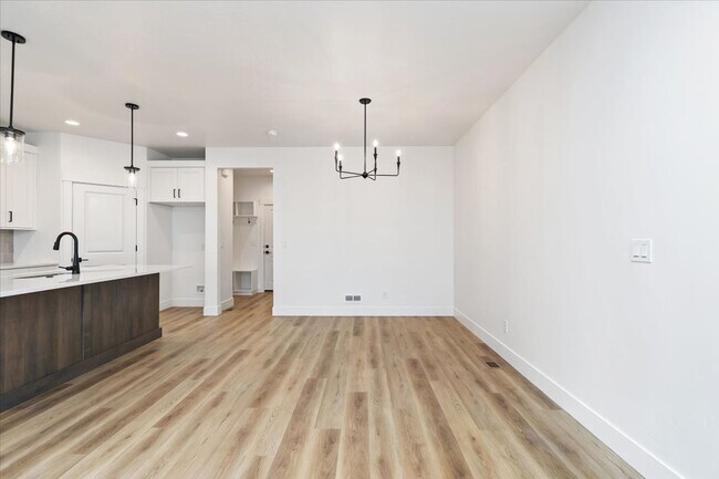 Building Photo - Brand New 3 Bed 2.5 Bath Townhouse With Many Amenities