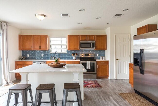 Building Photo - 5511 Apple Orchard Ln