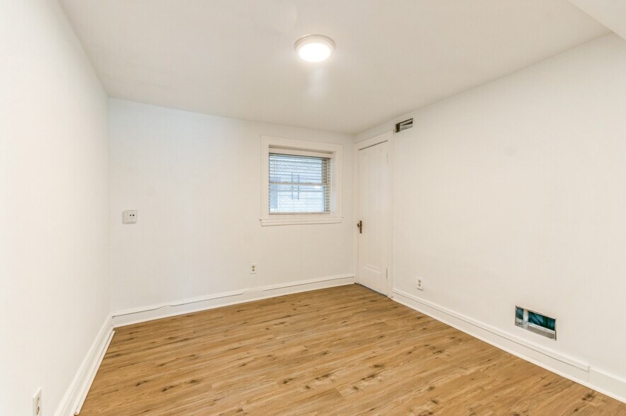 Building Photo - 3501 N Albany Ave