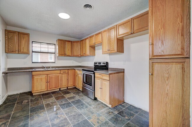 Building Photo - 1220 NE 47th St